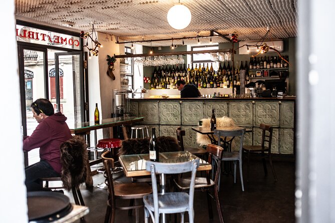 La Barceloneta Tapas & Wine & Drinks Tour in Barcelona - Stop 1: La Barceloneta and the sailor-street feeling