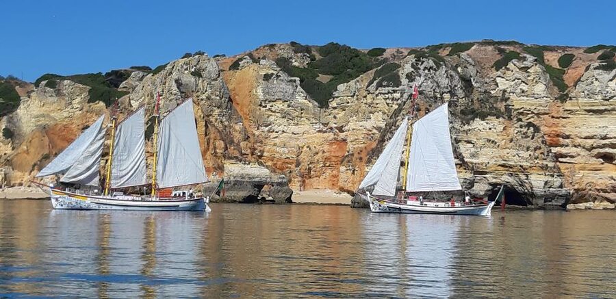 Lagos: Ponta Piedade Sail & Caves Cruise w/Portuguese Tapas - The Ponta da Piedade Changeover: From Sailboat to Small-Boat Grotto Run