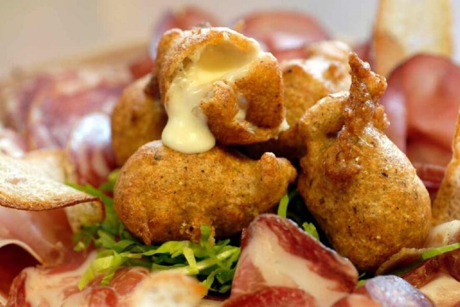 Lake Como: Food Walking Tour - What You Taste: Wine, Street Pizza, Polenta, Sciat, and Gelato