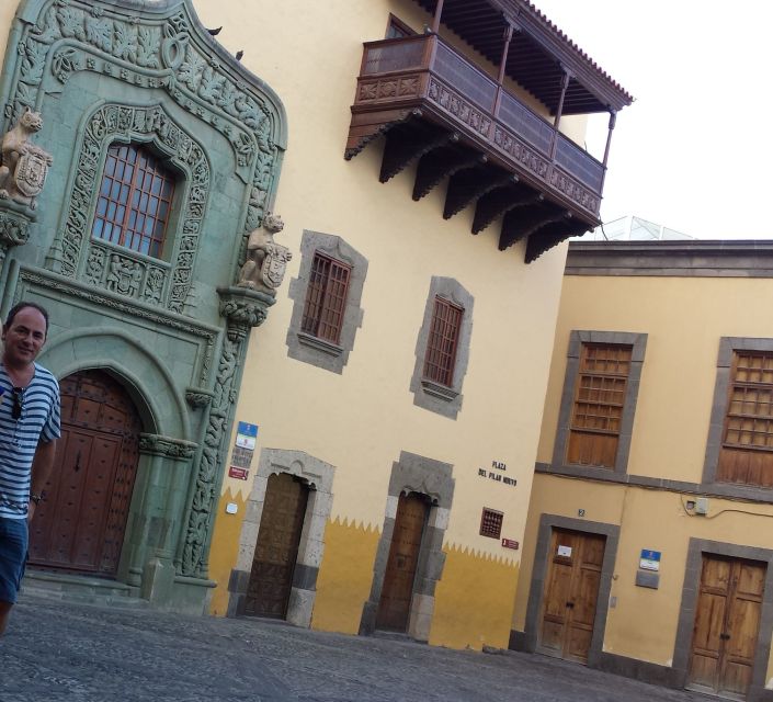 Las Palmas: Private Old City Guided Walking Tour with Tapas - Quick hits before you go
