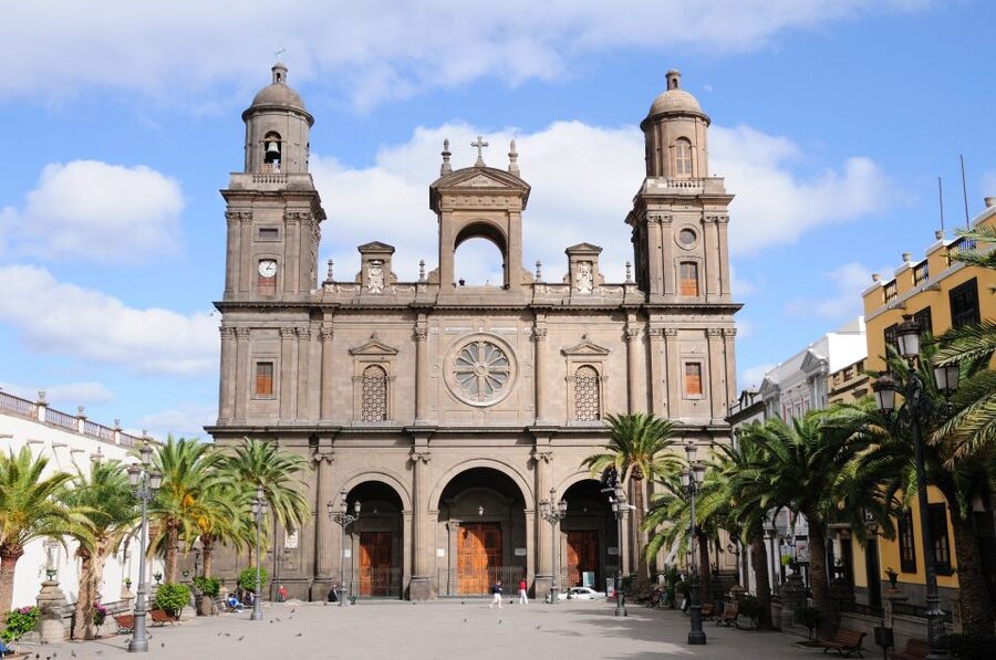 Las Palmas: Private Old City Guided Walking Tour with Tapas - What makes it worth paying for a private guide