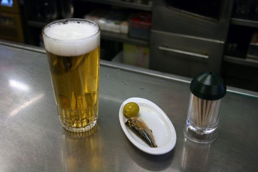 Las Palmas: Tapas and Drinks in the Beauty of the Old City - Tapas in Las Palmas Old Town, Built for People Who Hate Tourist Lines