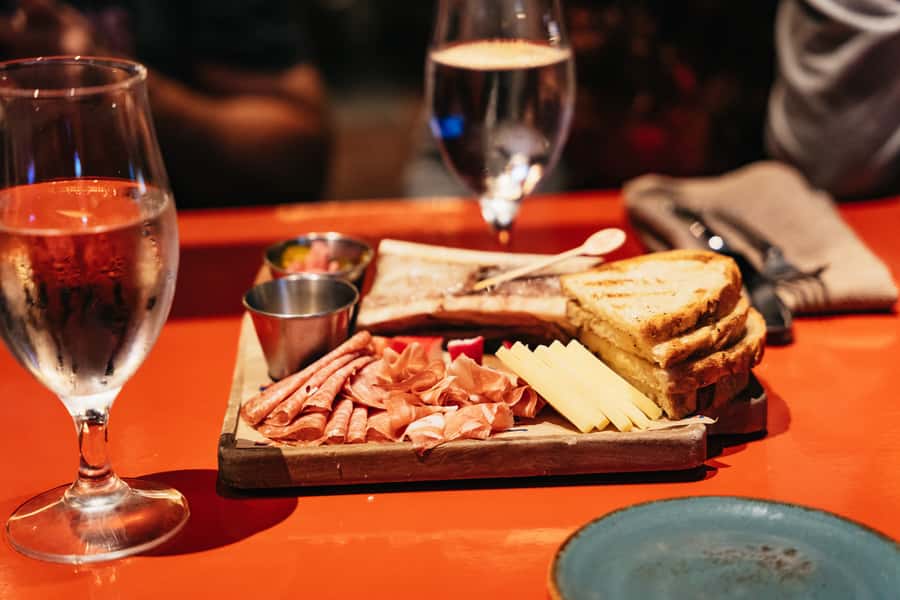 Las Vegas Strip: Foodie Walking Tour - What to expect: timing, group size, and how the tour pace feels