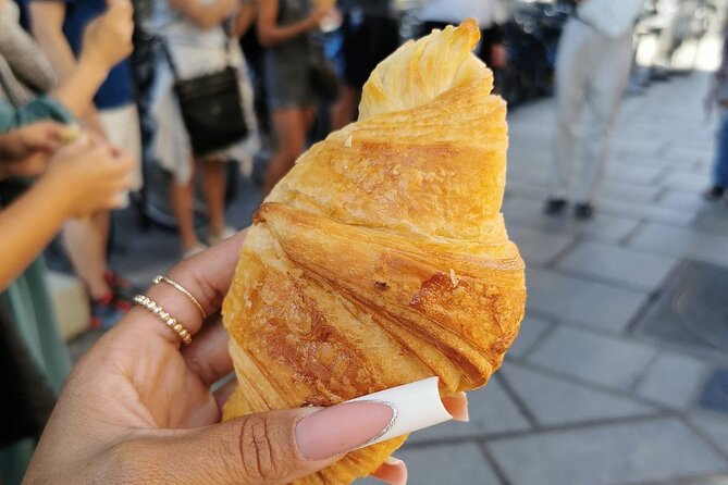 Latin Quarter Pastries & Chocolate Food Tasting Tour - Why the guide matters more than you’d think