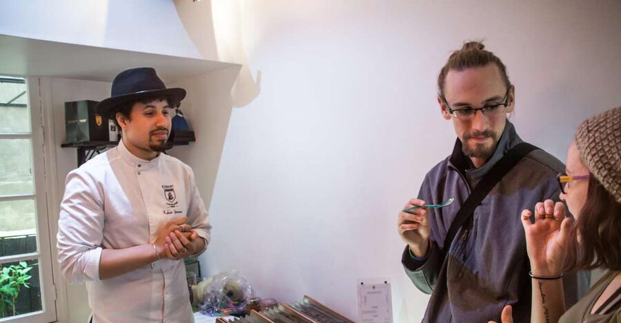 Le Marais: Pastry and Chocolate Food Tour - Le Marais in 150 Minutes: A Sweet Neighborhood Introduction