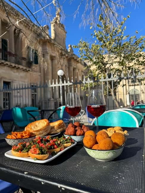 Lecce: Guided Street Food Walking Tour with Food and Wine - The First Short Walks: Duomo Cathedral Area at a Street-Food Pace