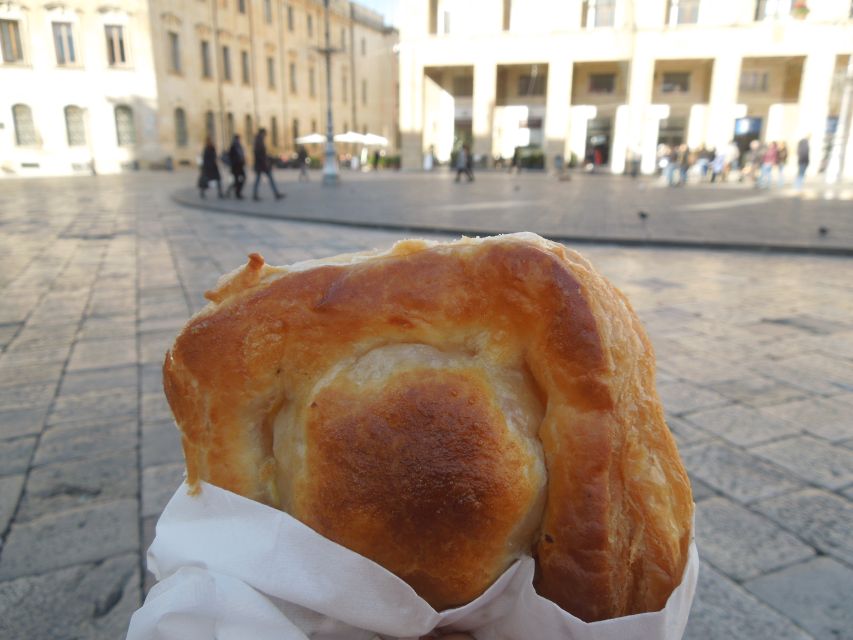 Lecce: Street Food Tasting and Sightseeing Tour - Why Lecce Baroque Feels Like Stone Lace on a Walking Tour