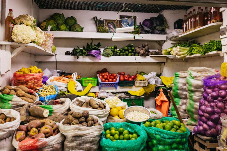 Lima: Historic Center Street Food, Market, and Eateries Tour - Drink Stops and Local Bar Spirits