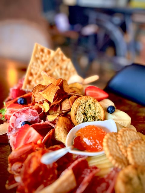 Lisbon: Premium Wine and Tapas Tasting Session - Lisbon Winery tasting: a premium night in one place
