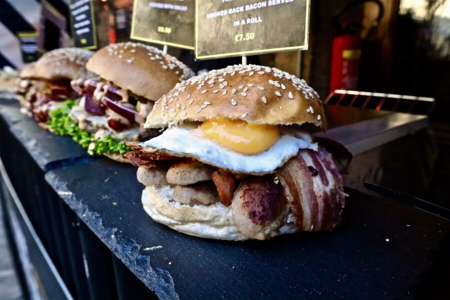 London: Borough Market Food Tour with 6+ Authentic Tastings - Sausage Roll and Pub Energy: The Classic Middle Course