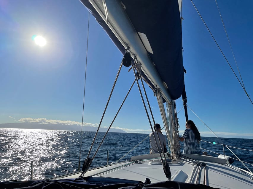 Los Gigantes: Sailing Excursion with Swimming, Drink & Tapas - Languages, crew style, and the “small group” advantage