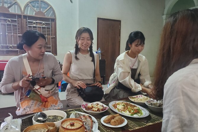 Luang Prabang Evening Food Tour by Tuk-Tuk - Wat Xiengthong before you eat: why start with a temple stop