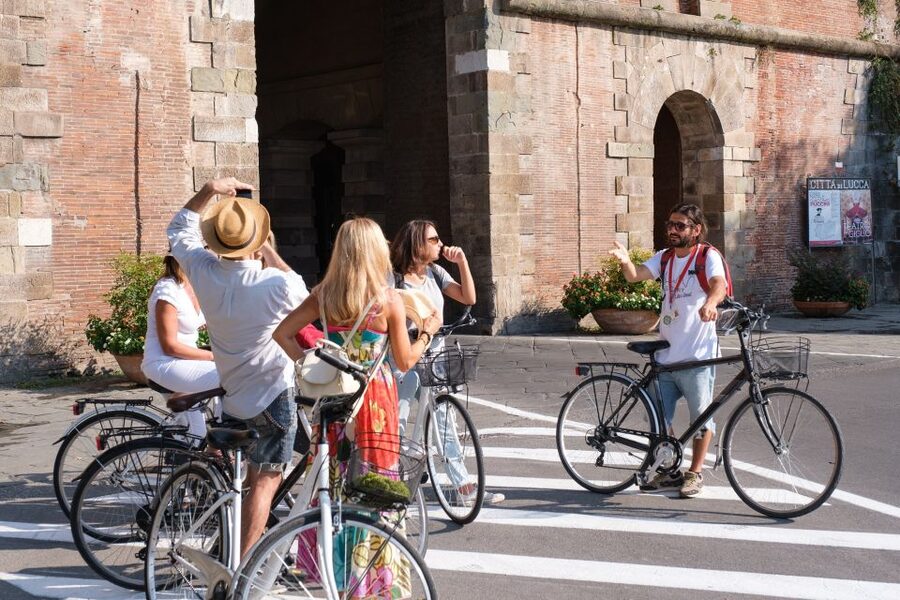 Lucca: 3-Hour Bikes & Bites Foodie Adventure like a Local - Lucca by bike: the quickest route to real local feel
