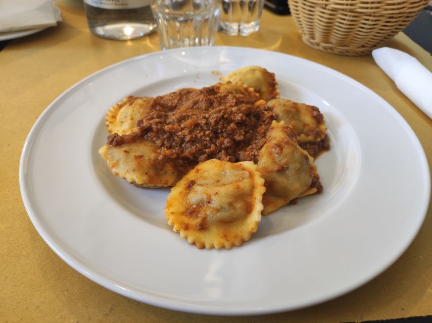 Lucca: Guided Food Walking Tour with Tastings - Meeting at Cappella Musicale Santa Cecilia: start on time, feet ready