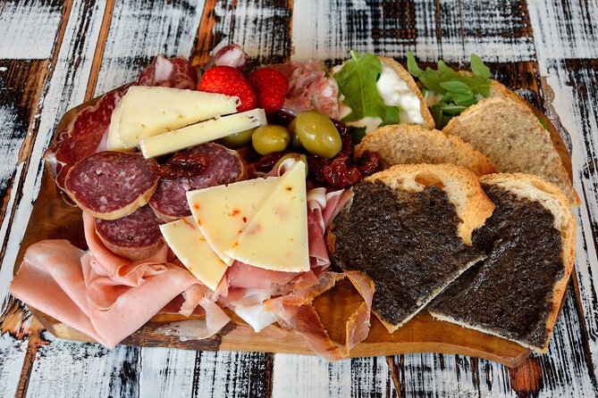 Lucca’s Ultimate Food Tour: Full Tuscan Meal by Do Eat Better - Meeting at Cappella Musicale Santa Cecilia and settling in