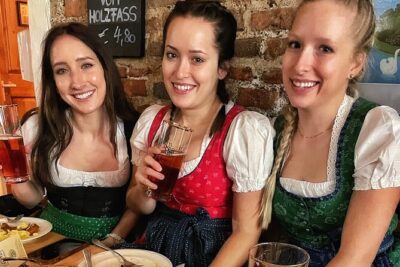 Lunch Like a Local: Munich's ORIGINAL Viktualienmarkt Food Tour - Your meetup and the quick Marienplatz orientation