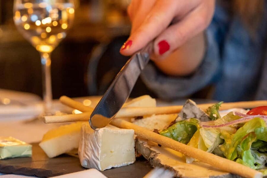 Lyon Old Town Food Tour: Full French Meal with Wine - Old Town Sightseeing Through Traboules And Presqu’île (While You Eat)