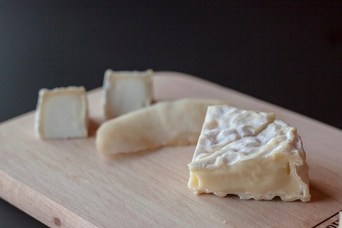 Lyon Old Town Food Tour with 6 French Delicacies & Fine Wine - Stop 2: 27 Rue Saint-Jean and Pink Pralines Brioches