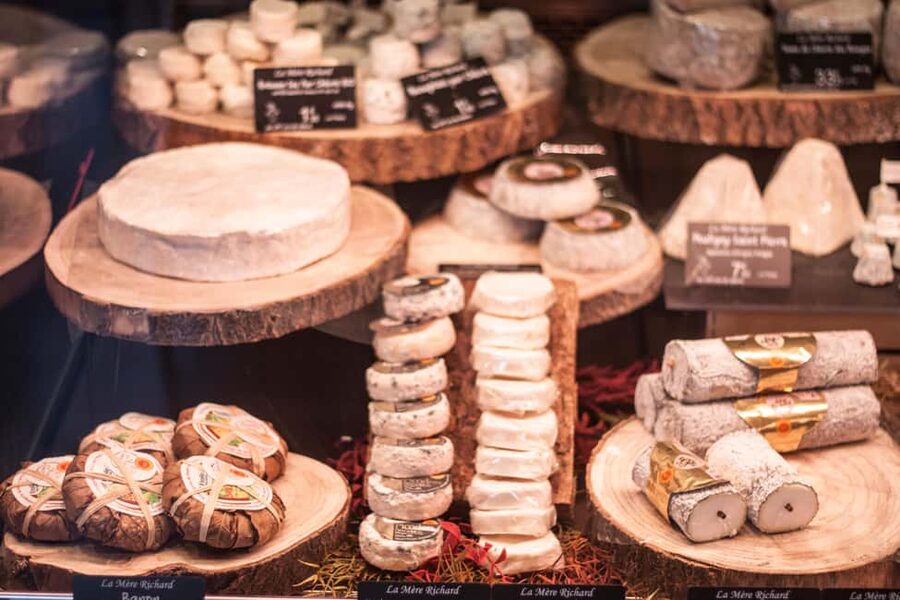 Lyon: Old Town Food Tour with 6 French Food Tastings & Wine - Over the Saône: Presqu’île monuments and lively squares