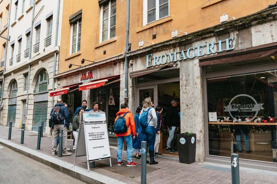 Lyon: Vieux Lyon Food Tasting Walking Tour - What makes each stop worth your time