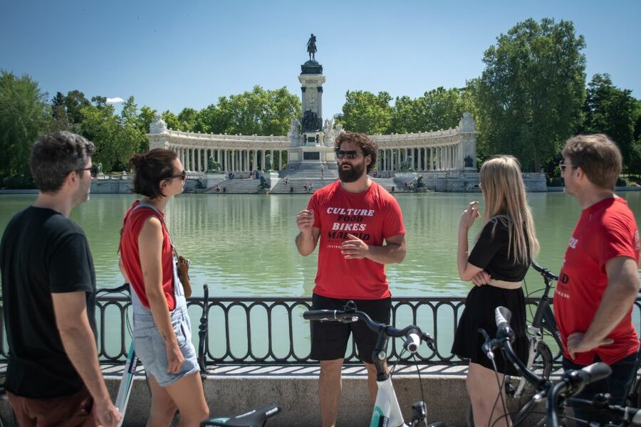 Madrid: 3 h. Guided Highlights Bike Tour with Optional Tapas - Plaza de la Villa to Mercado de San Miguel: old streets meet real Madrid life