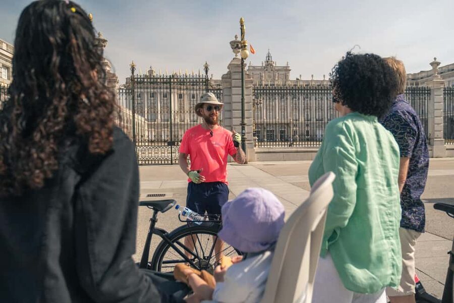 Madrid: 3 h. Guided Highlights Bike Tour with Optional Tapas - Puerta del Sol finish and the optional tapas pincho payoff