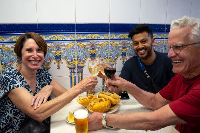 Madrid by Night: Tapas Crawl, Local Drinks & Hidden Gems - Meeting point and timing: how to avoid the common Plaza de la Villa problem