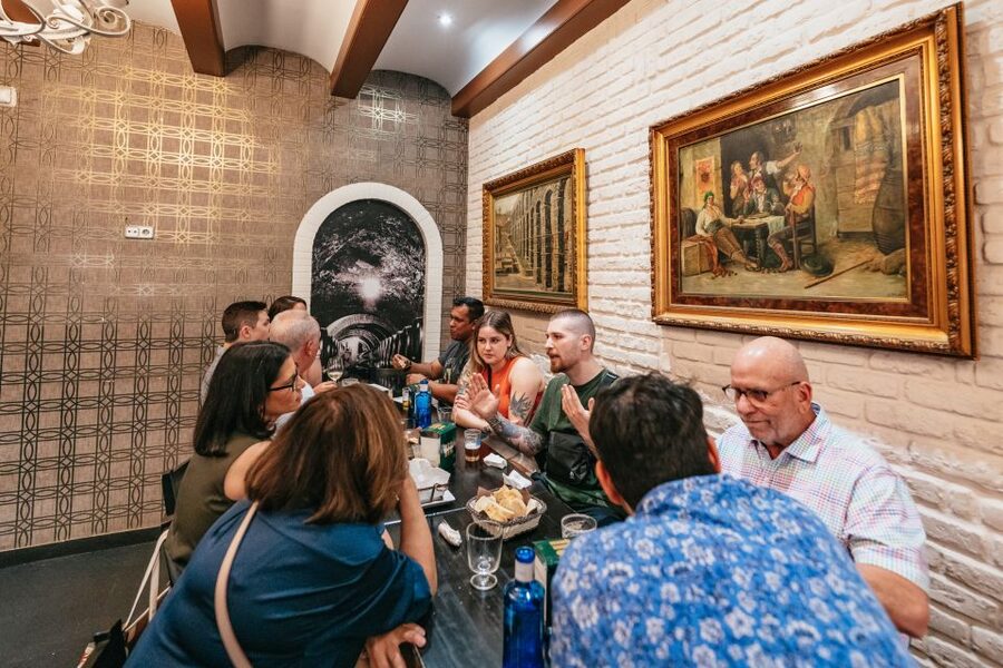 Madrid: Food & Wine Tour with 10 Tapas & 4 Drinks Included - The guides are a big deal (Alberto, Raul, Sirsa, Amara, Joanna)