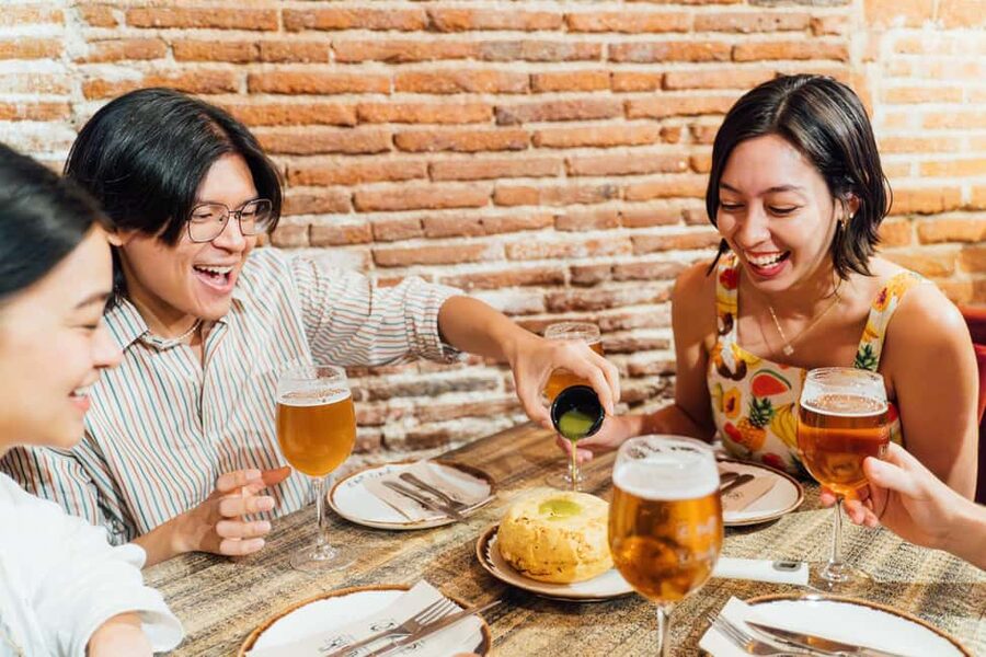 Madrid: Guided Food Tour with Tapas Tastings and Drinks - Where the walk starts (Plaza de los Carros) and how the route moves