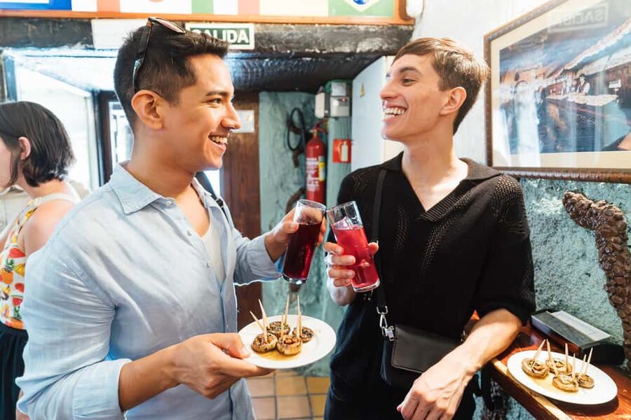 Madrid: Guided Food Tour with Tapas Tastings and Drinks - Priority entry and drink pairings: the fast-track feeling