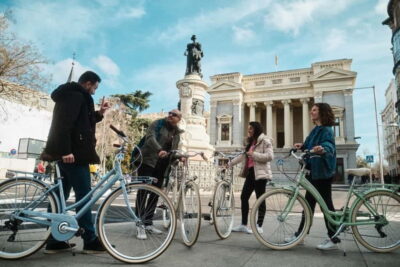Madrid: Highlights Guided Vintage Bike Tour and Tapas Option - Starting point at C. de Moratín: get oriented fast