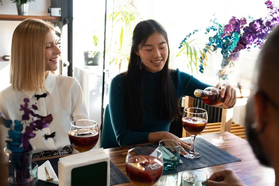 Madrid: Paella and Sangria Workshop with Tapas - Where to meet in Madrid (and how to not lose time)