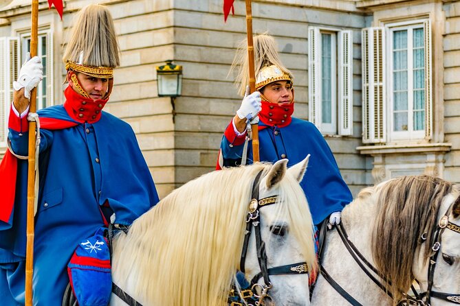 Madrid: Royal Palace Expert Guided Tour with Optional Tapas - Tapas add-on at Mercado Jamón Ibérico: good food, watch the coordination