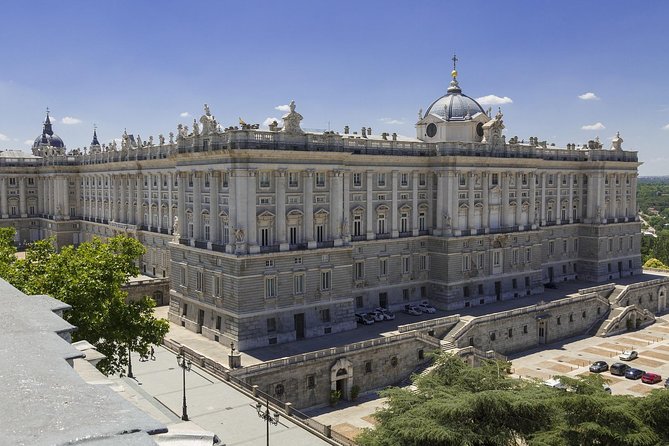 Madrid: Royal Palace Expert Guided Tour with Optional Tapas - Headphones and group size: small details that matter