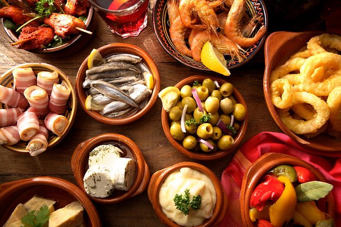 Madrid Tapas Experience Walking Tour - The guide: what small groups and strong hosts add to your night