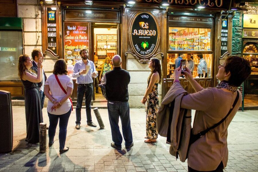 Madrid: Tapas & Wine Tasting Tour with Local Guide - Before you book: how to get the most out of the night