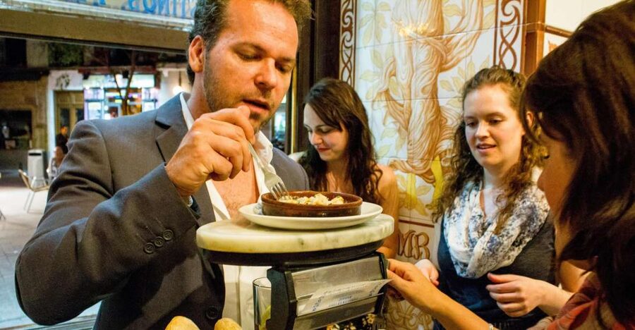 Madrid: Tapas & Wine Tasting Tour with Local Guide - One drink per bar: choices that shape the flavors