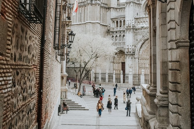 Magical Toledo - Half Day Trip from Madrid with culinary tasting - Santo Tomé tasting: marzipan and cheeses in 15 minutes