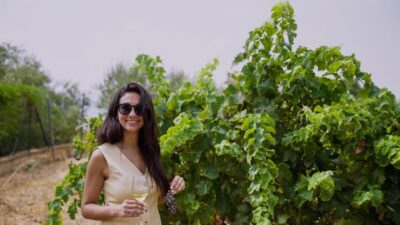 Malaga: Organic Vineyard Tour with 6 Wines, Tapas & Transfer - The organic vineyard walk (and the animals that steal the show)