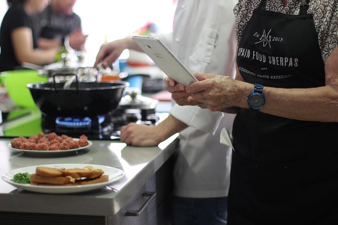 Malaga Tapas Cooking Class - Wine or Beer Pairing: How the Meal Actually Fits Together