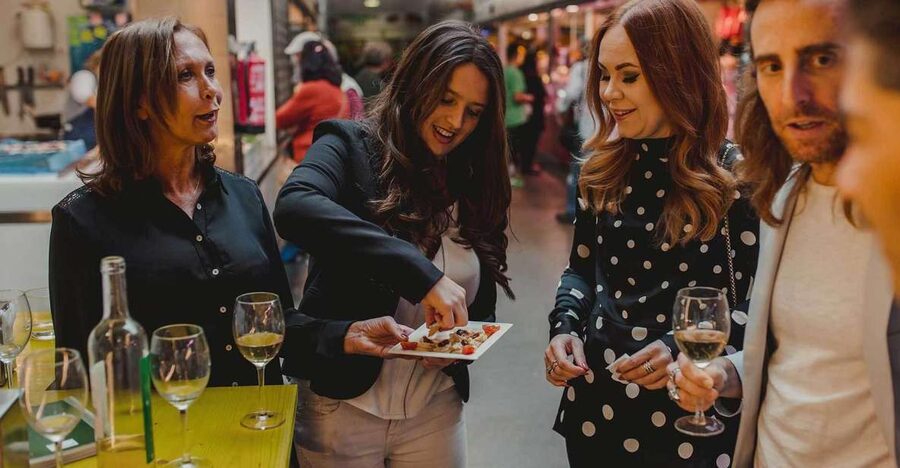 Malaga: Tapas Crawl - Walking Time, Group Feel, and What to Bring