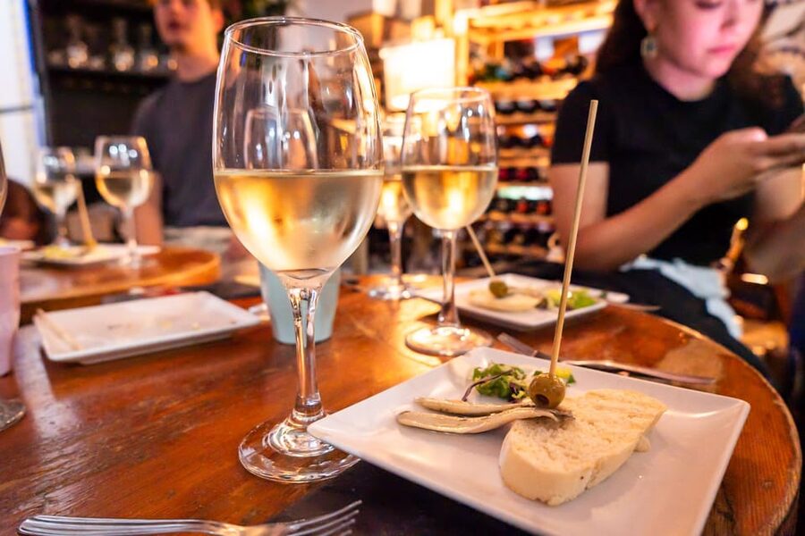 Malaga: Wine and Tapas Tour with Tastings and Drinks - Start at Plaza de la Constitución (and Don’t Miss the Fountain)