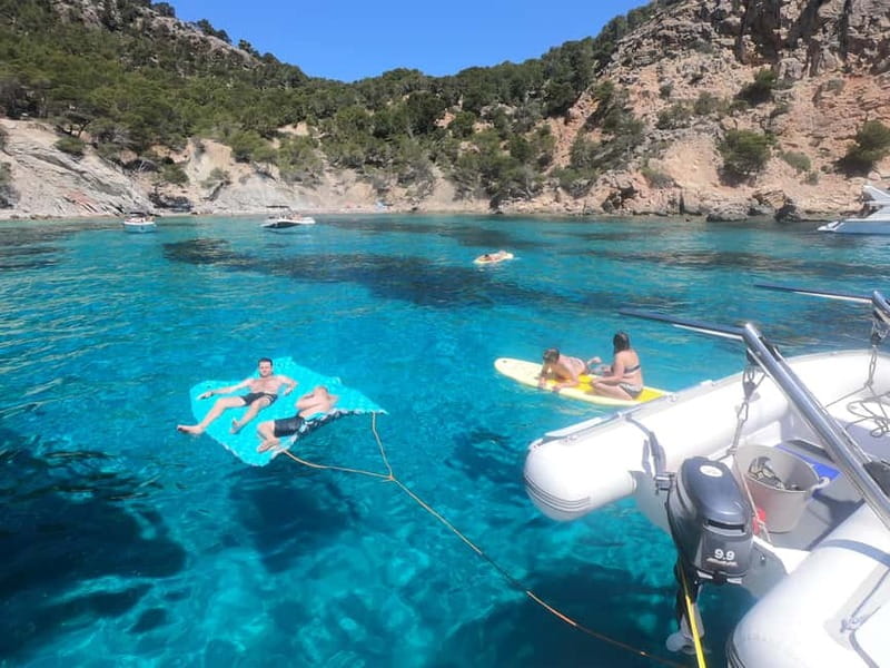 Mallorca: Catamaran Boat Tour with Tapas - Deck comfort and the small-boat vibe