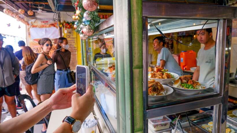 Manila: Sightseeing and Food Walking Tour with Tastings - Jeepney Ride to Intramuros: The Fun Part That Also Teaches