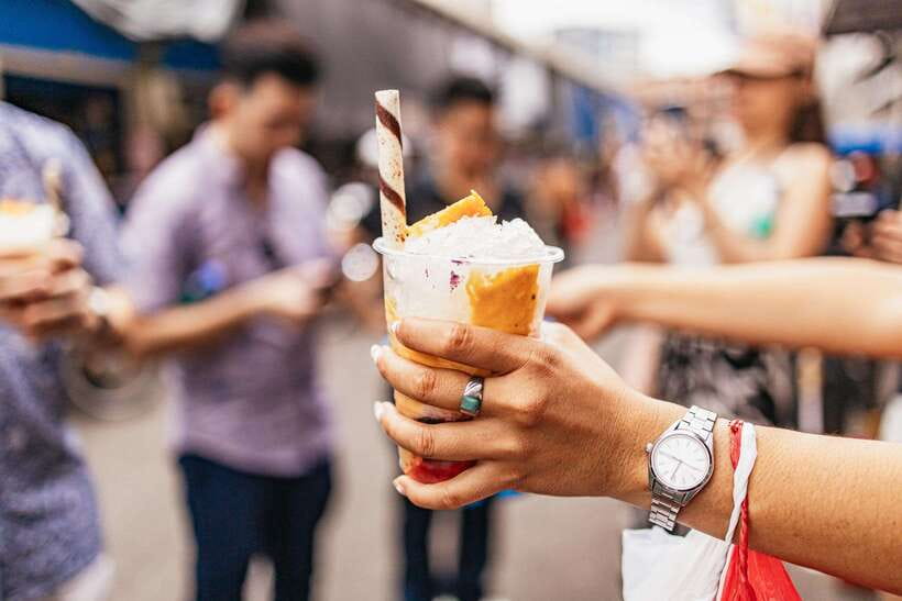Manila: Street Food and Drinks Walking Tour with Tastings - Stop by stop: from kwek-kwek crunch to halo-halo relief