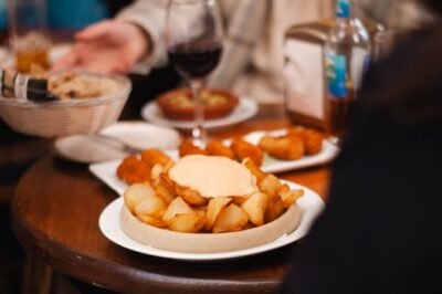 Marbella Old Town: Authentic Tapas Food Tour With Local Guide - The Old Town part: three tapas bars and drink included