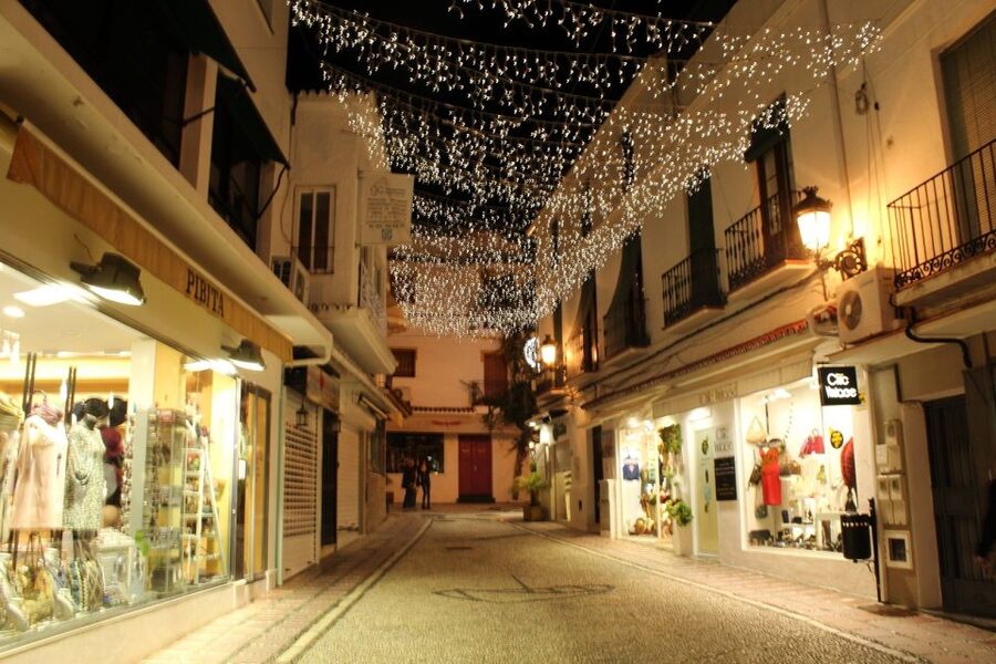 Marbella: Tour of the Old Town with Tapas & Wine - The guide’s job: history, people, and the Andalusian lifestyle