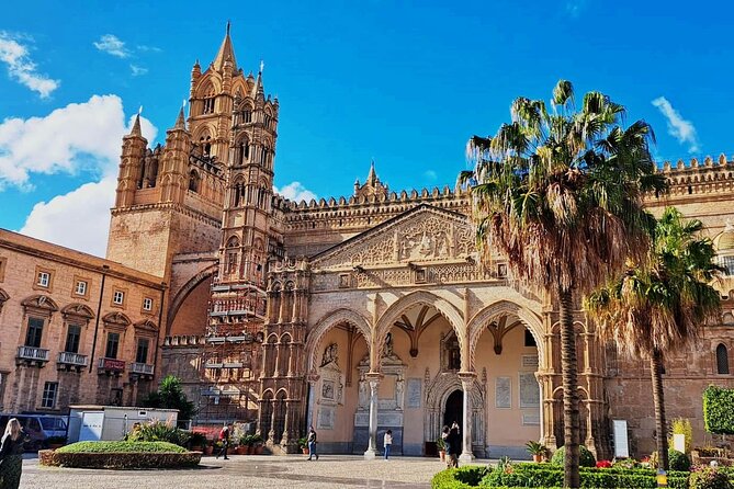 Markets and monuments: walking tour and street food in Palermo - Fontana della Vergogna: 48 statues and a story you’ll remember