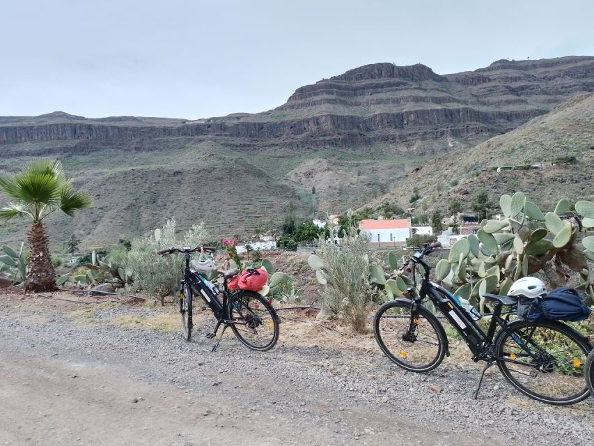 Maspalomas: Ayagaures E-Bike Mountain Tour Optional Tapas - Rolling out toward Ayagaures: the hills behind Maspalomas