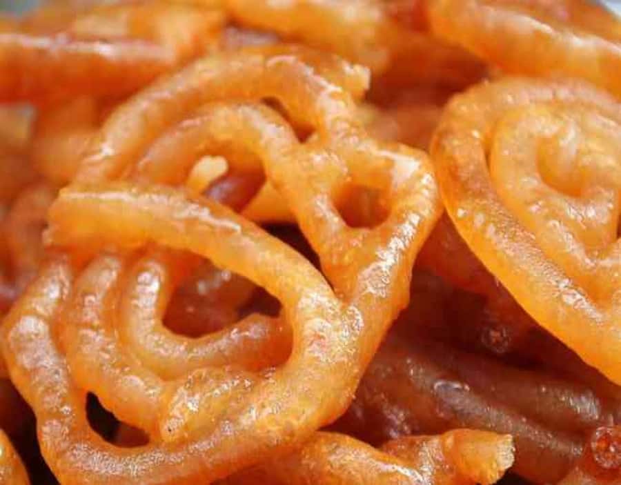 Mauritius: Port Louis Street Food Walking Tour - Gâteau Piment and Chili Bites: Gujarati Influence in One Crisp Bite